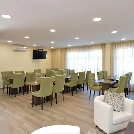 Don Rodrigues Hotel *